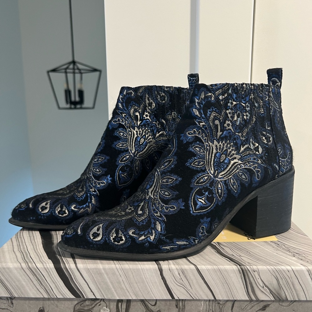 Jeffrey Campbell Booties. They are Black Blue Rose Tapestry. Size 8.